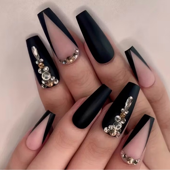 Other - Elegant Black and Nude 3D Press-on Nails